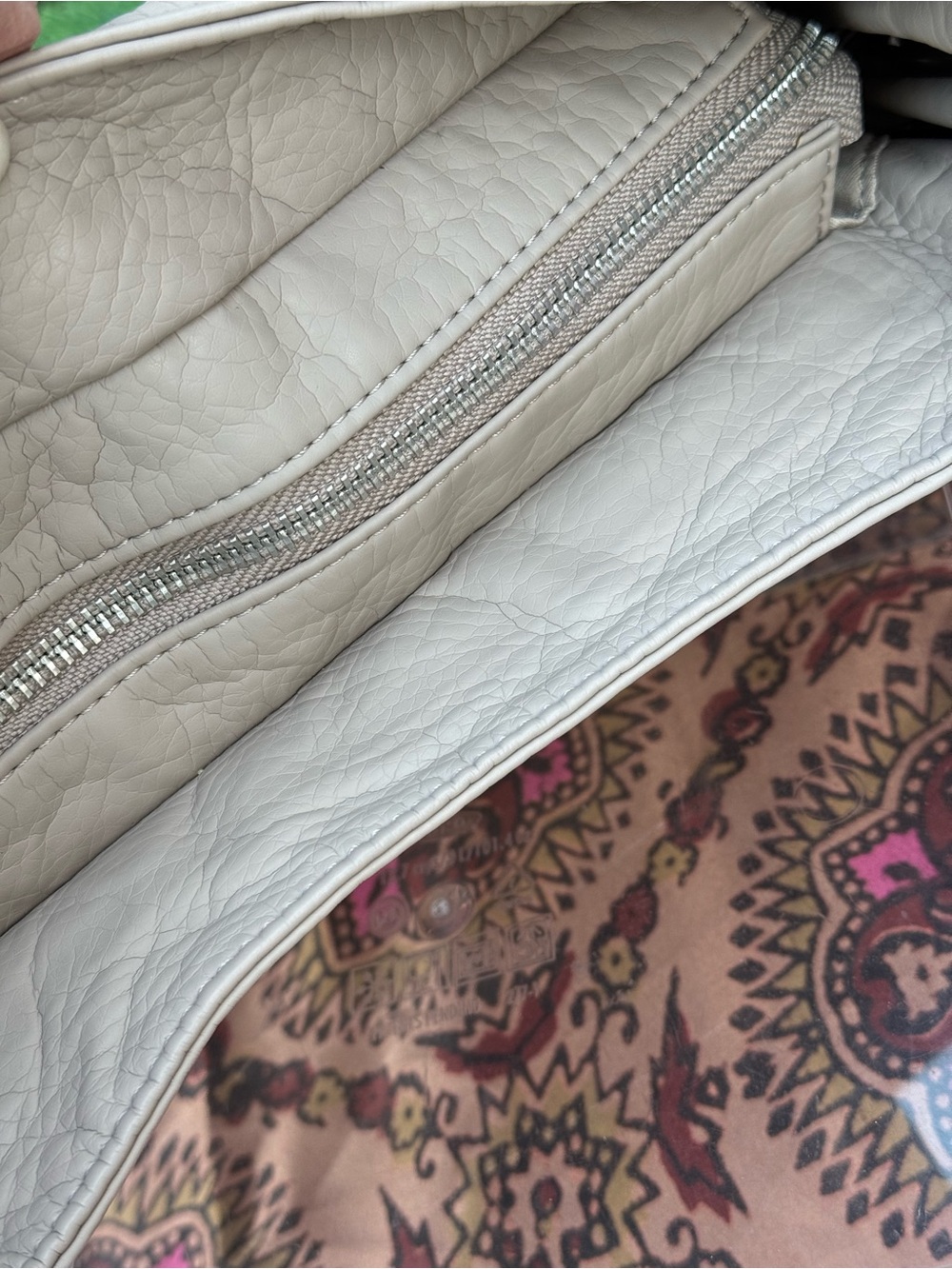 BDG by Urban Outfitters Taupe Shoulder Bag

Smoke/Pet Free - Picture 7 of 10